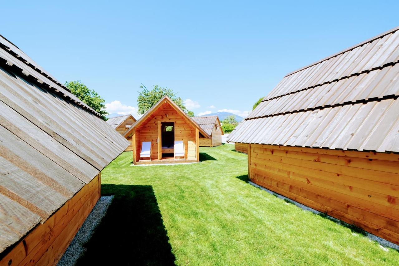 Small Wooden Houses And Apartments Zgornja Dobrava Radovljica Exterior photo