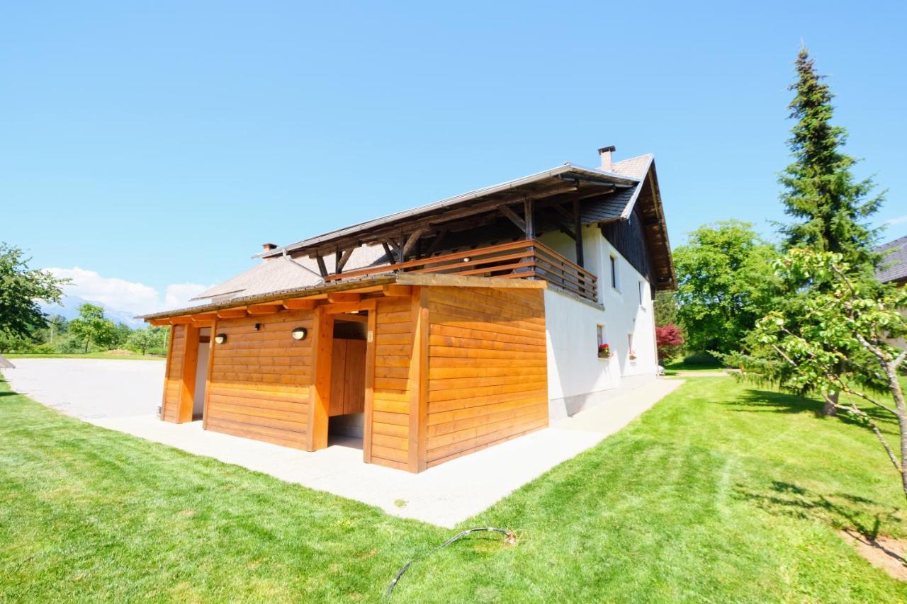 Small Wooden Houses And Apartments Zgornja Dobrava Radovljica Exterior photo
